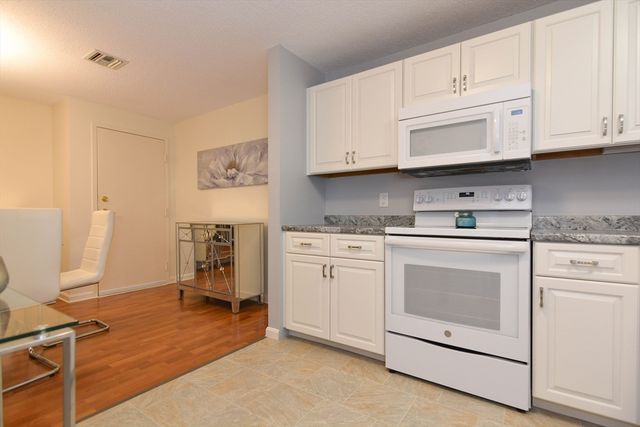 14 Bourbon St. 31, Peabody, MA 01960