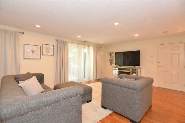 14 Bourbon St. 31, Peabody, MA 01960