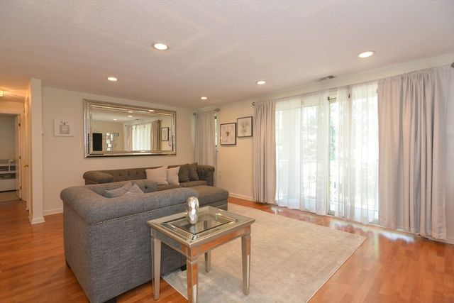 14 Bourbon St. 31, Peabody, MA 01960