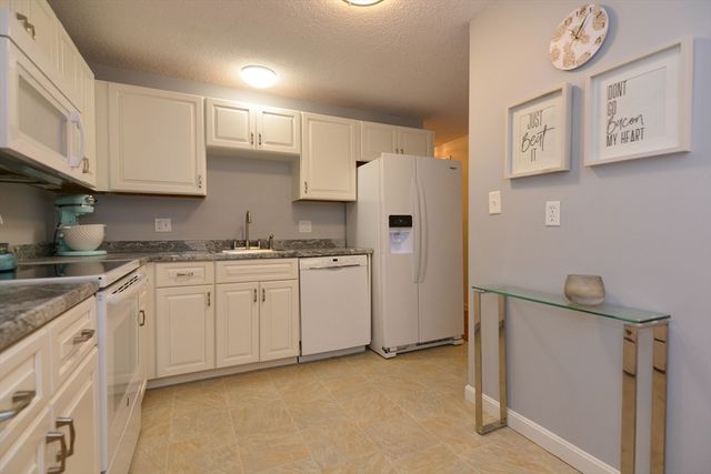 14 Bourbon St. 31, Peabody, MA 01960
