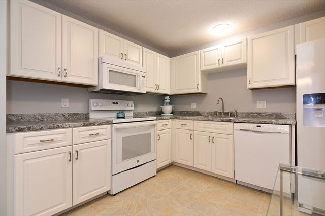 14 Bourbon St. 31, Peabody, MA 01960