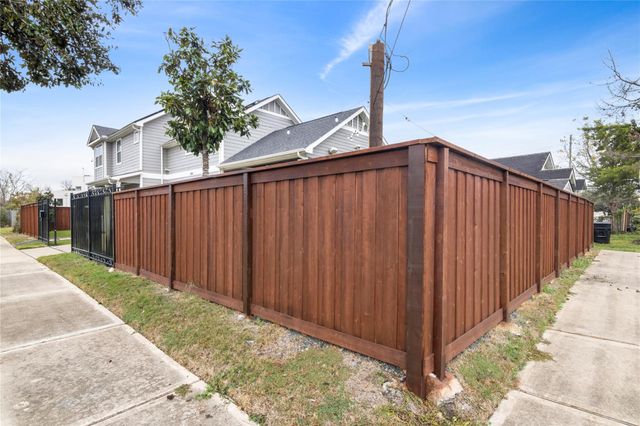 7341 Avenue E, Houston, TX 77011