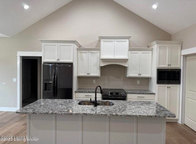 160 Tommy Ct, Shepherdsville, KY 40165