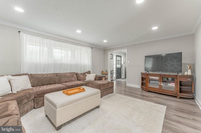 20 WALNUT ST, Newtown Square, PA 19073