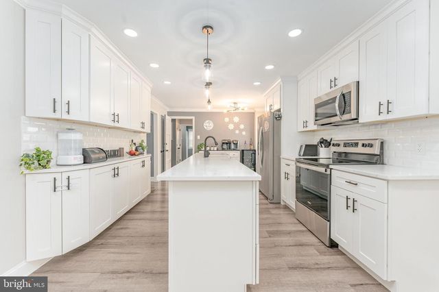 20 WALNUT ST, Newtown Square, PA 19073
