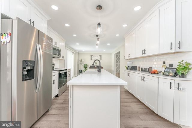 20 WALNUT ST, Newtown Square, PA 19073
