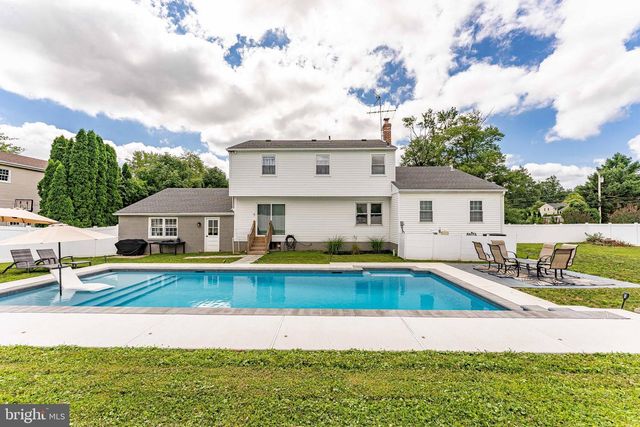 20 WALNUT ST, Newtown Square, PA 19073