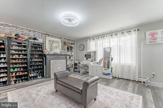 20 WALNUT ST, Newtown Square, PA 19073