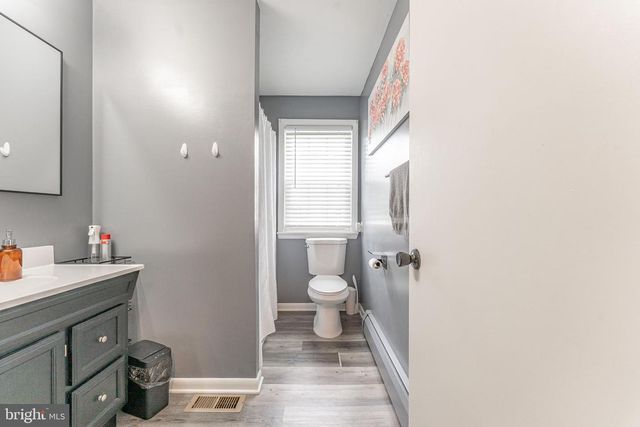 20 WALNUT ST, Newtown Square, PA 19073