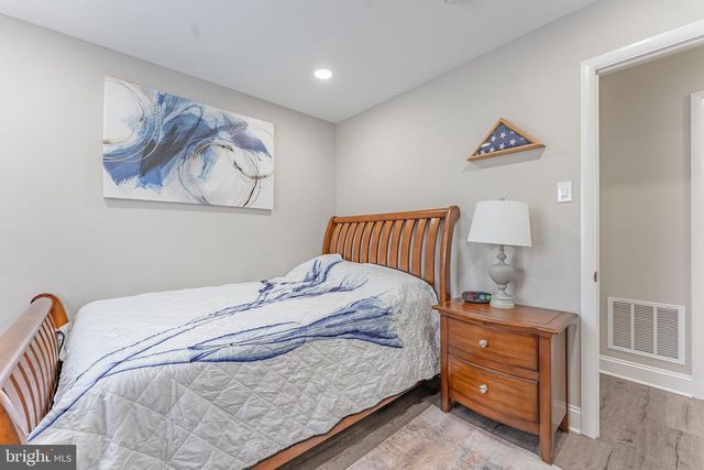 20 WALNUT ST, Newtown Square, PA 19073