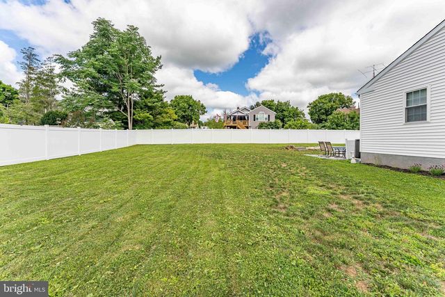 20 WALNUT ST, Newtown Square, PA 19073