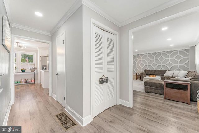 20 WALNUT ST, Newtown Square, PA 19073