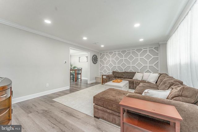 20 WALNUT ST, Newtown Square, PA 19073