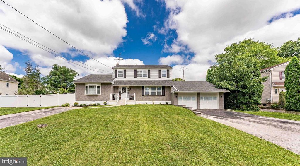20 WALNUT ST, Newtown Square, PA 19073