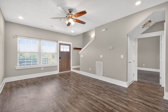 2143 Bell St Apt A, Ashland City, TN 37015