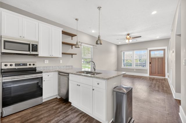 2143 Bell St Apt A, Ashland City, TN 37015