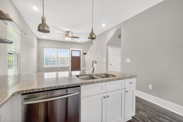 2143 Bell St Apt A, Ashland City, TN 37015