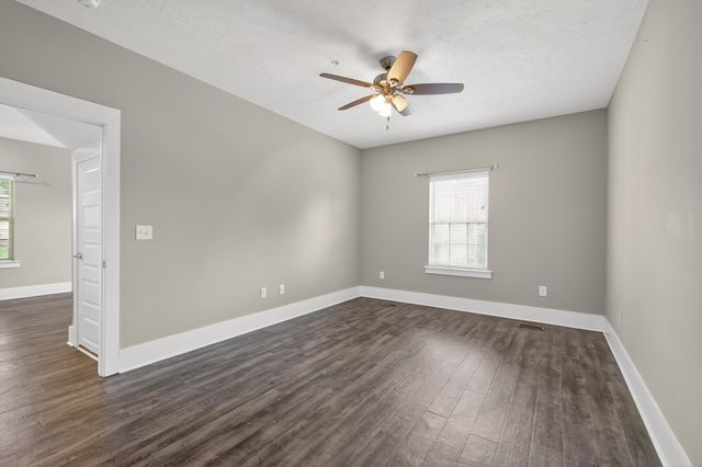 2143 Bell St Apt A, Ashland City, TN 37015