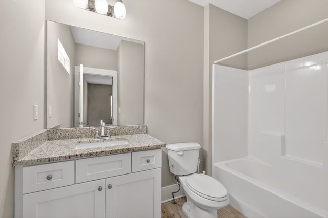 2143 Bell St Apt A, Ashland City, TN 37015