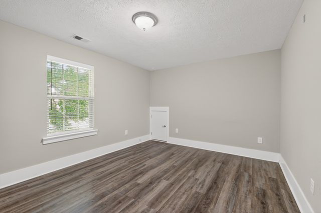 2143 Bell St Apt A, Ashland City, TN 37015