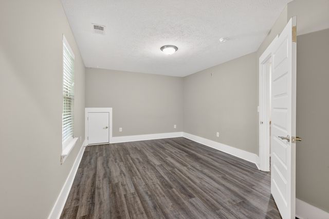 2143 Bell St Apt A, Ashland City, TN 37015