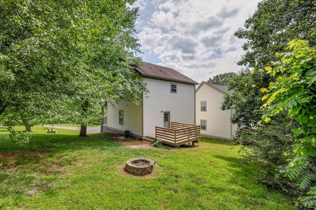 2143 Bell St Apt A, Ashland City, TN 37015