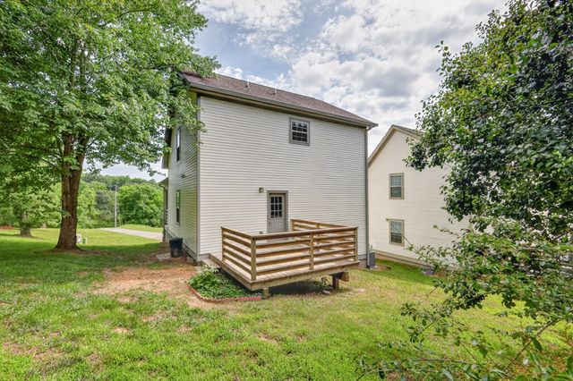 2143 Bell St Apt A, Ashland City, TN 37015