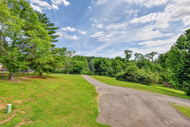 2143 Bell St Apt A, Ashland City, TN 37015