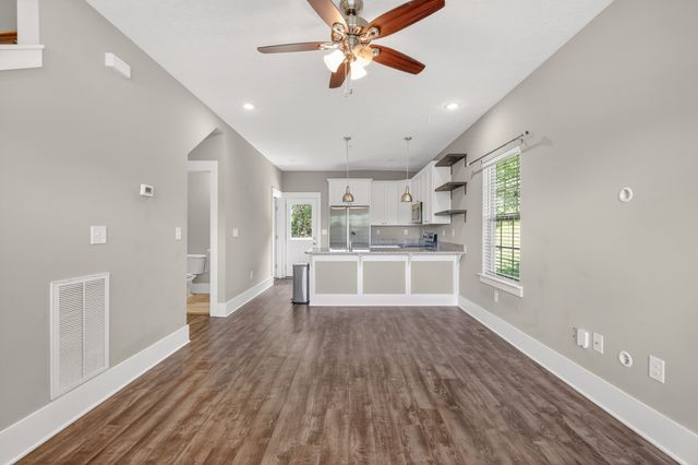 2143 Bell St Apt A, Ashland City, TN 37015