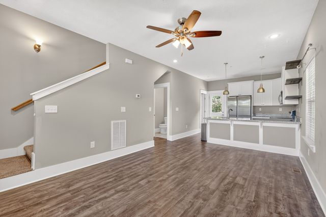 2143 Bell St Apt A, Ashland City, TN 37015