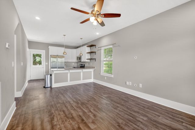 2143 Bell St Apt A, Ashland City, TN 37015