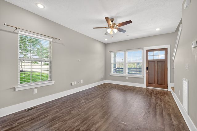 2143 Bell St Apt A, Ashland City, TN 37015