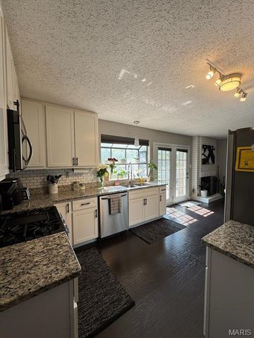 12632 Treeyard Lane, St Louis, MO 63138