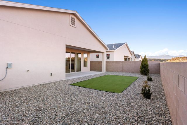 77 Cadena Loop, White Rock, NM 87547