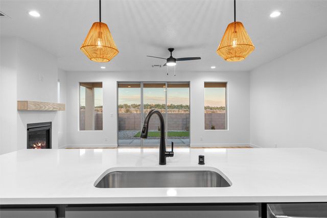 77 Cadena Loop, White Rock, NM 87547