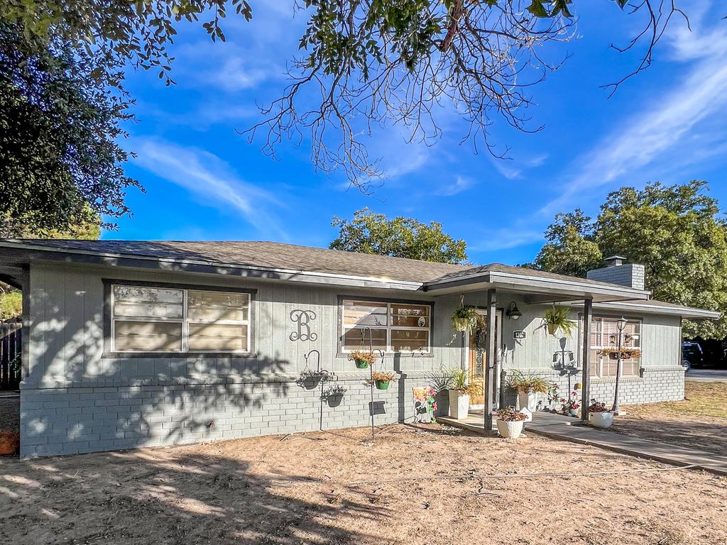 Image 15 of property listing at 1100 N Ohio Avenue, Big Lake, TX 76932