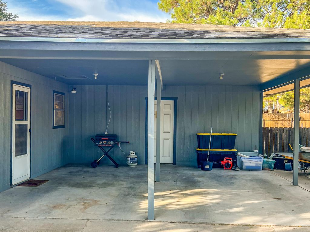 Image 16 of property listing at 1100 N Ohio Avenue, Big Lake, TX 76932