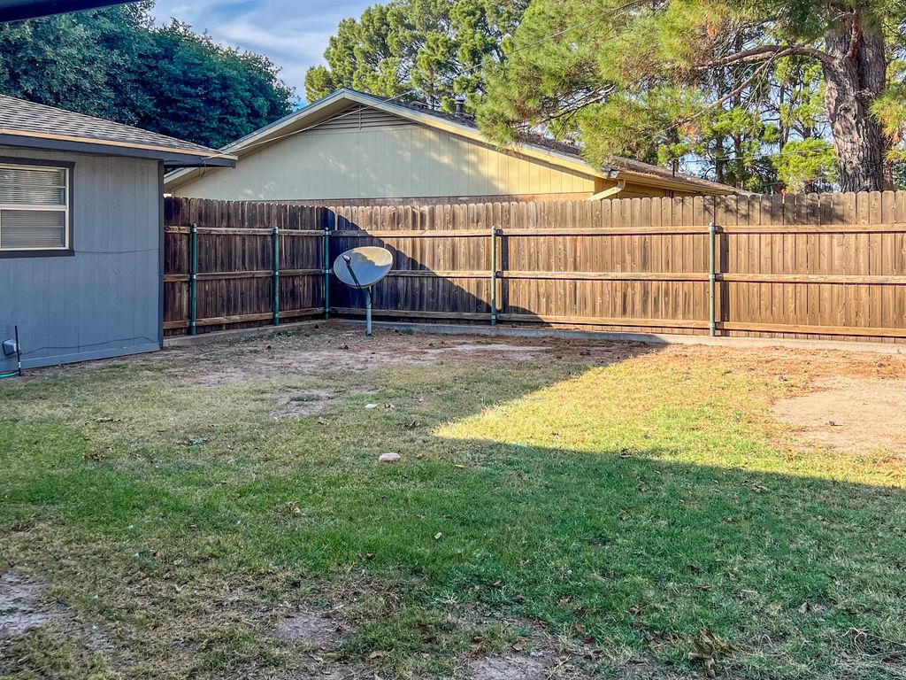 Image 17 of property listing at 1100 N Ohio Avenue, Big Lake, TX 76932