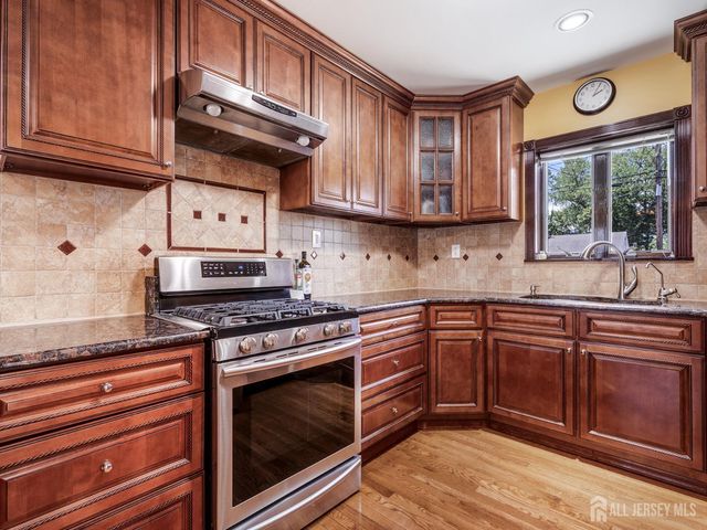 24 Winthrop Road, Edison, NJ 08817