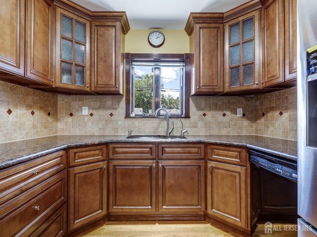 24 Winthrop Road, Edison, NJ 08817