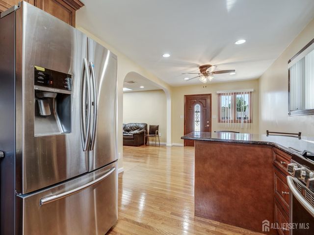 24 Winthrop Road, Edison, NJ 08817