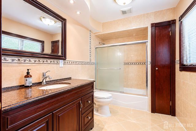 24 Winthrop Road, Edison, NJ 08817