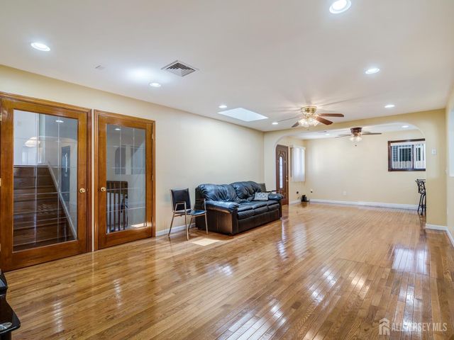 24 Winthrop Road, Edison, NJ 08817
