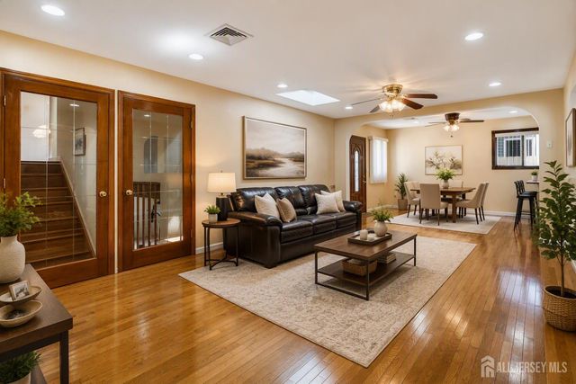 24 Winthrop Road, Edison, NJ 08817