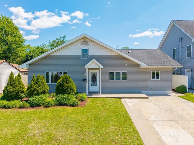 24 Winthrop Road, Edison, NJ 08817
