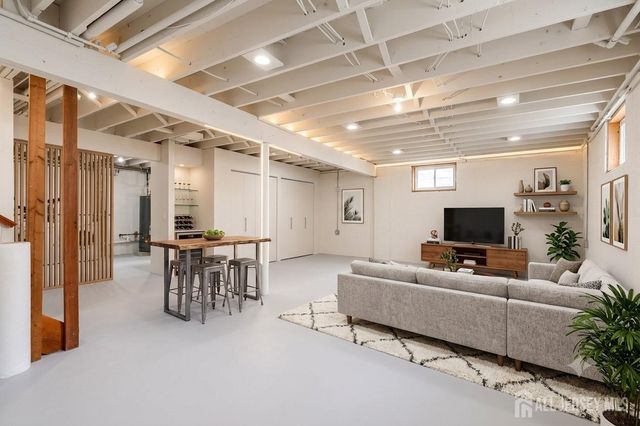 24 Winthrop Road, Edison, NJ 08817