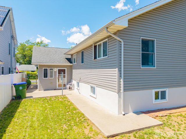 24 Winthrop Road, Edison, NJ 08817