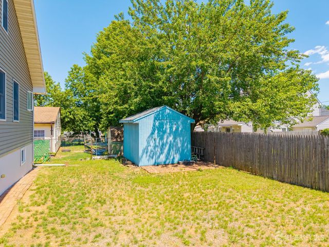 24 Winthrop Road, Edison, NJ 08817
