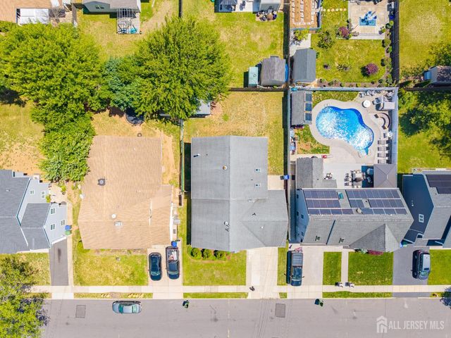 24 Winthrop Road, Edison, NJ 08817