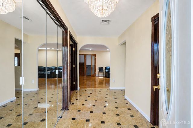 24 Winthrop Road, Edison, NJ 08817